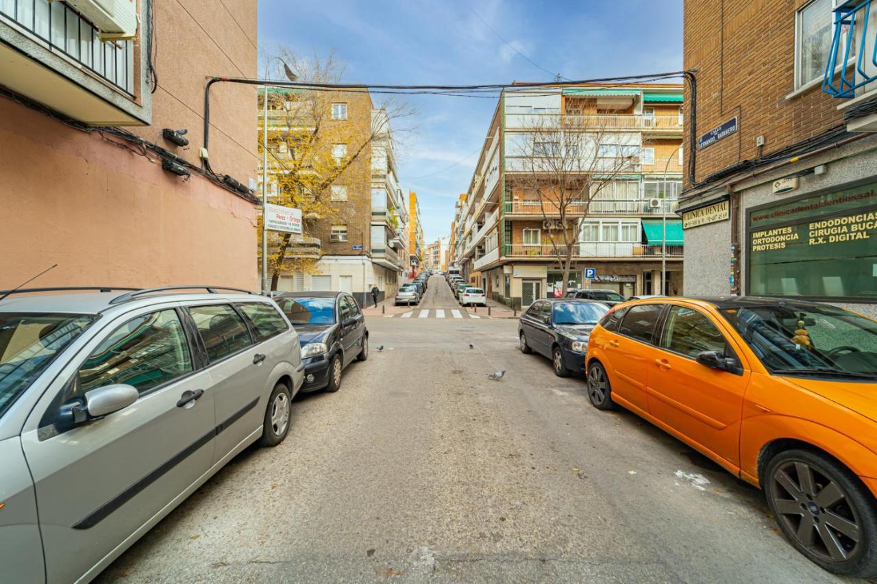 Edsam Madrid Apartments Black Ngoại thất bức ảnh