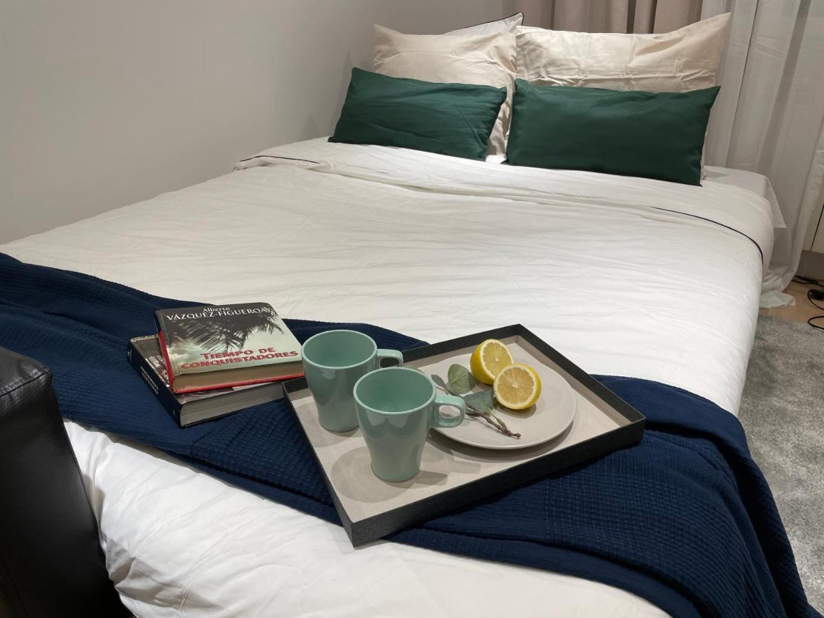 Edsam Madrid Apartments Black Ngoại thất bức ảnh