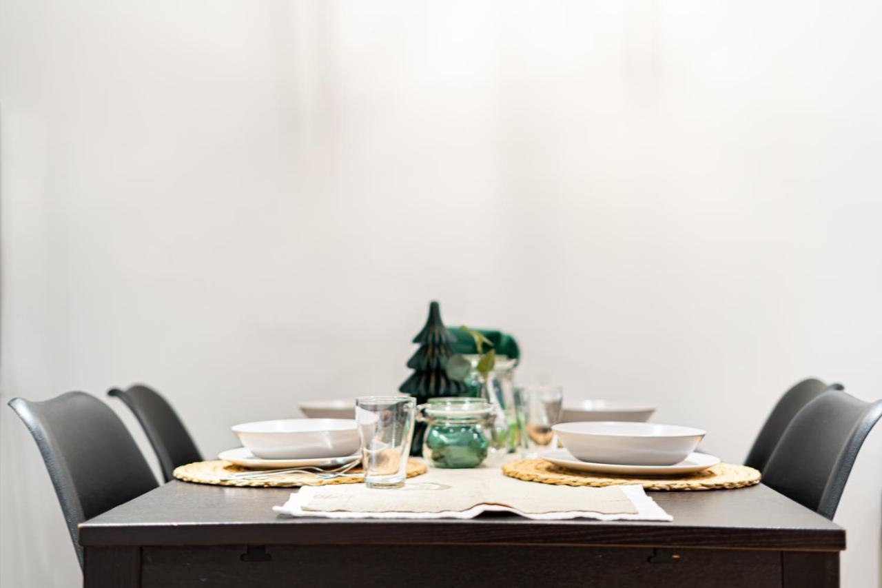 Edsam Madrid Apartments Black Ngoại thất bức ảnh