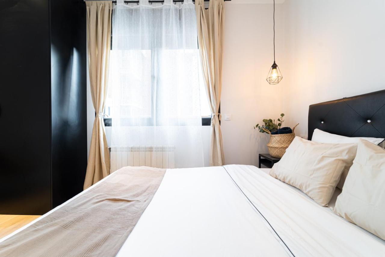 Edsam Madrid Apartments Black Ngoại thất bức ảnh