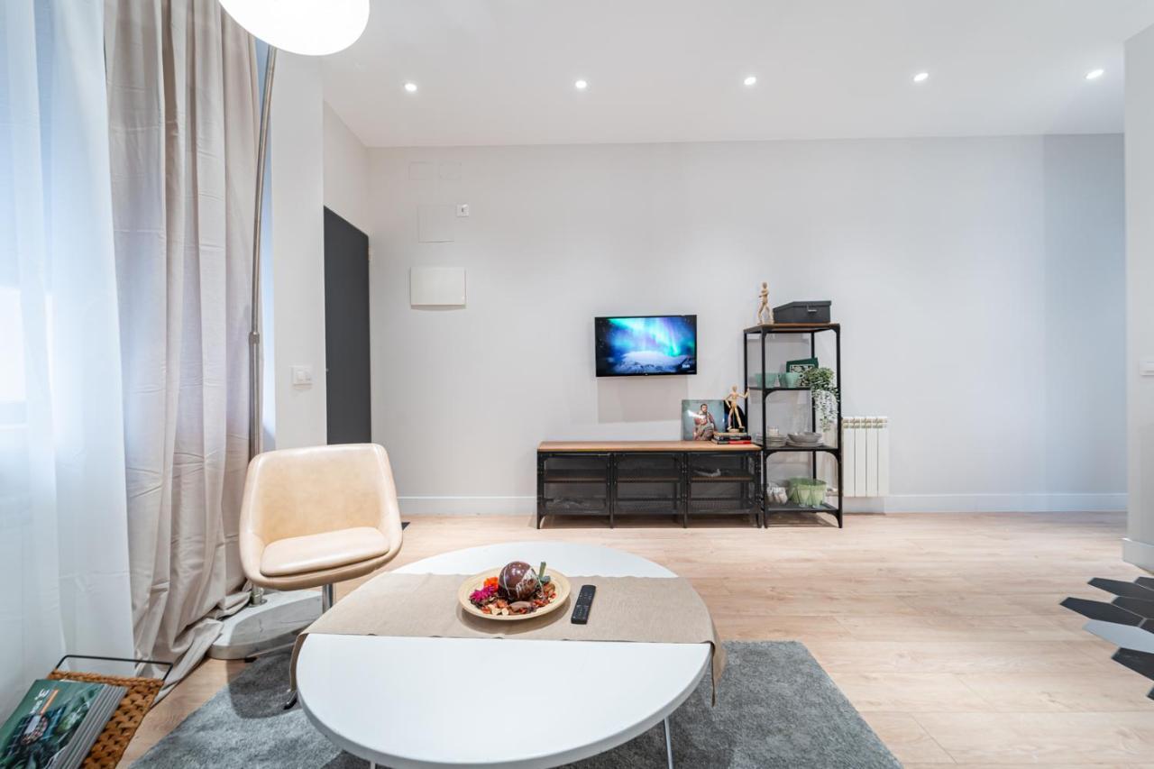 Edsam Madrid Apartments Black Ngoại thất bức ảnh