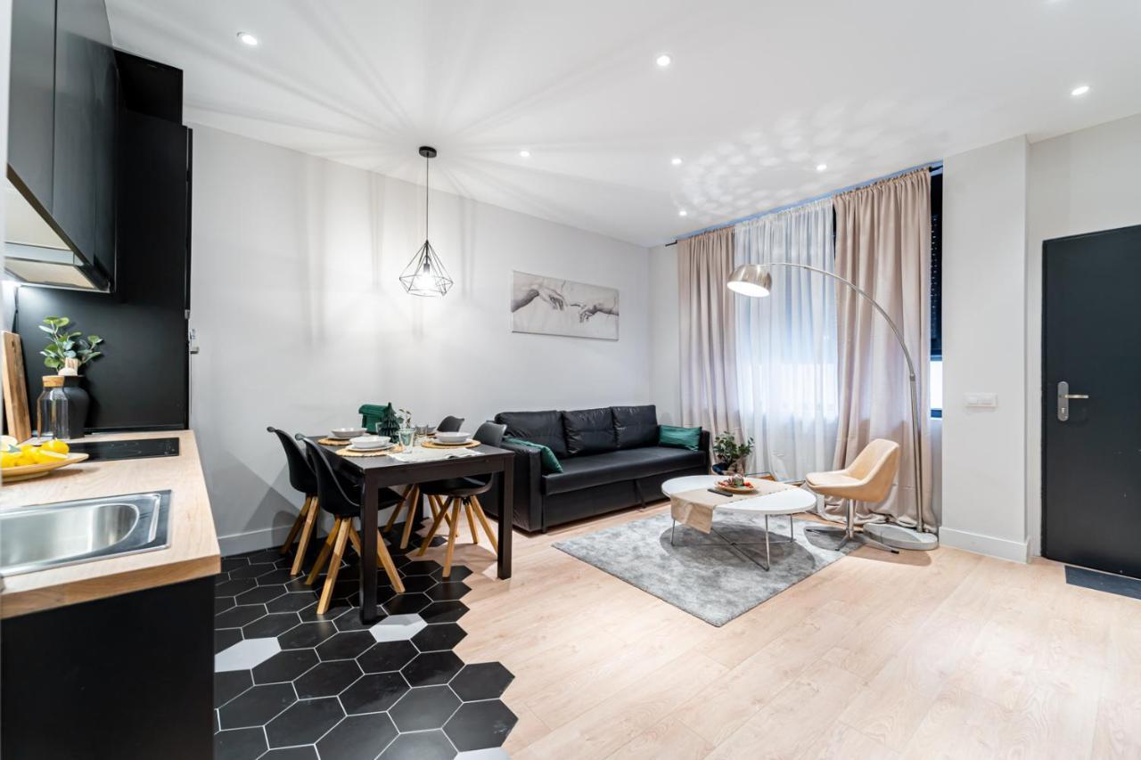 Edsam Madrid Apartments Black Ngoại thất bức ảnh