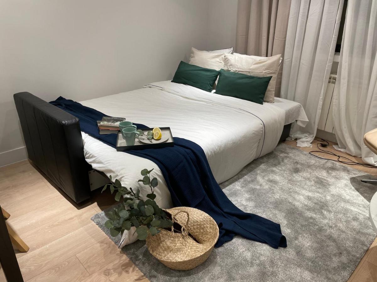 Edsam Madrid Apartments Black Ngoại thất bức ảnh